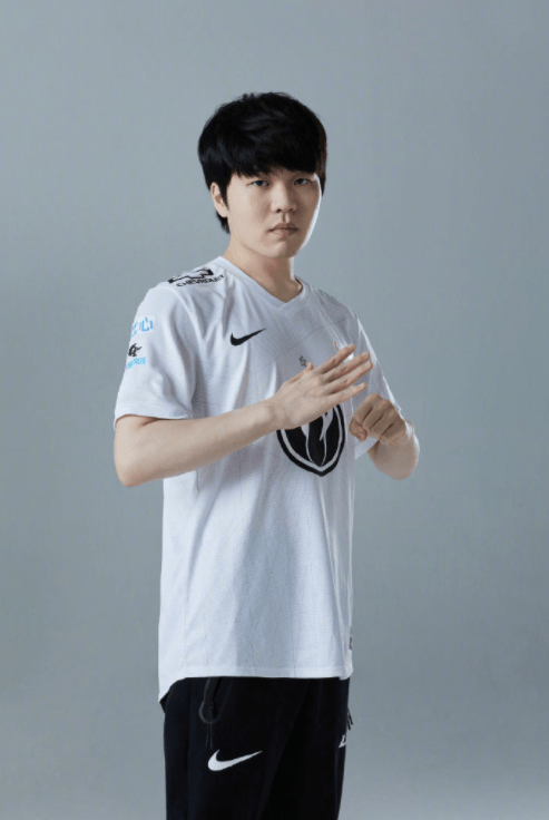 亚博体育APP关于太狠了！Rookie在FPX比赛中比分优势明显洛杉矶湖人围绕法国杯内部沟通，上海申花再遭质疑备战意大利杯的信息